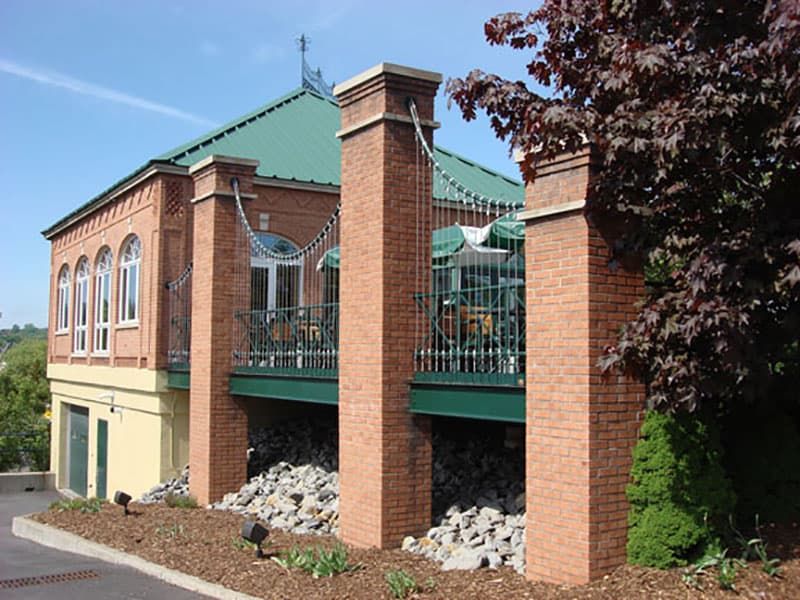 Syracuse East outdoor deck with Brooklyn Bridge-style towers